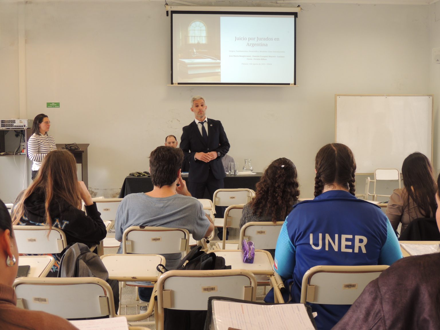 Destinado a estudiantes de las carreras de Ciencia Política y Trabajo Social