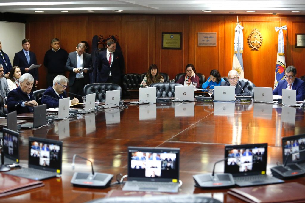 La sesión fue presidida por Luis Juez