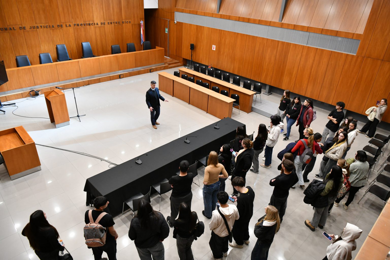 Visita guiada por los Tribunales de Parana