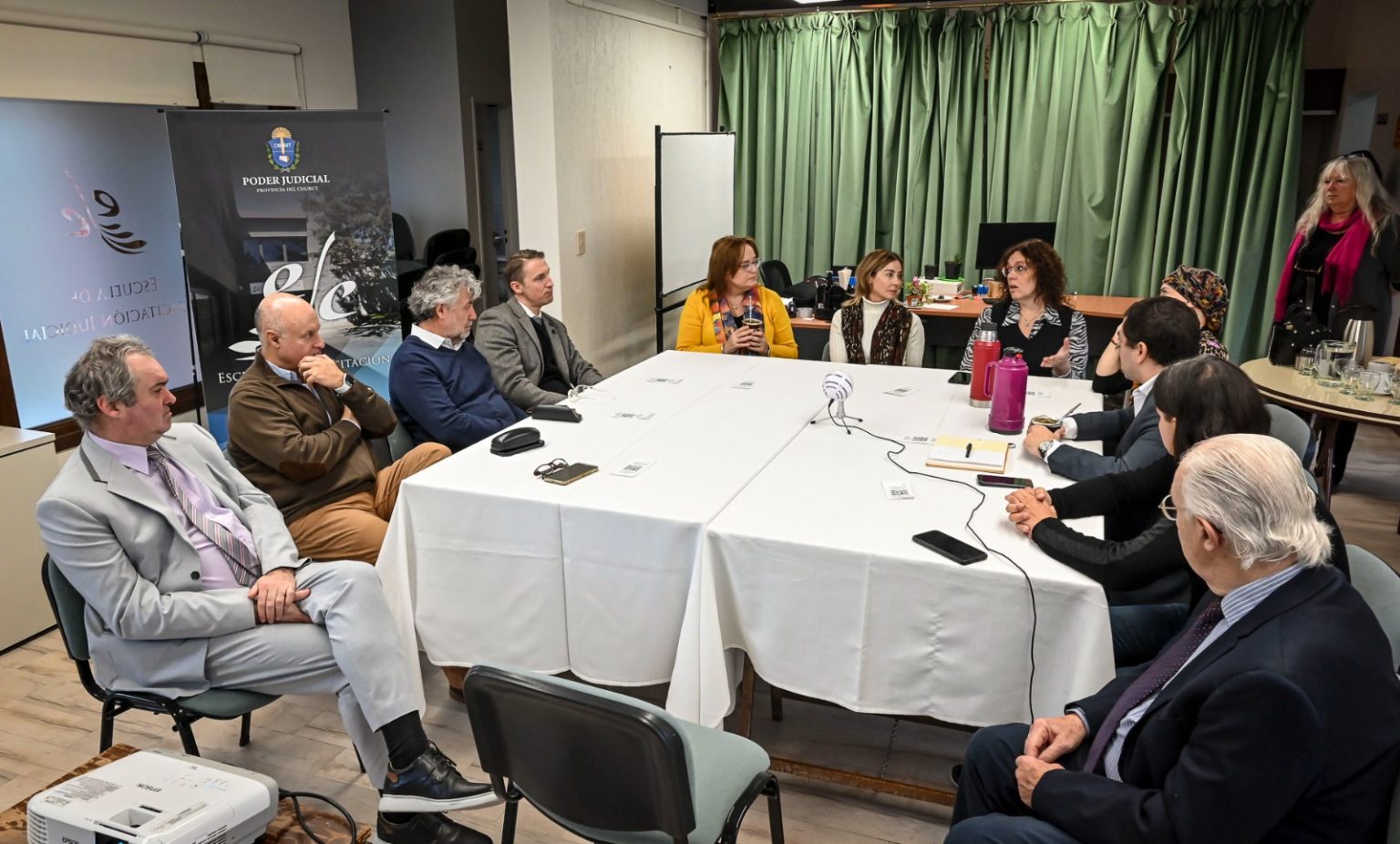 Inició un ciclo de ateneos judiciales