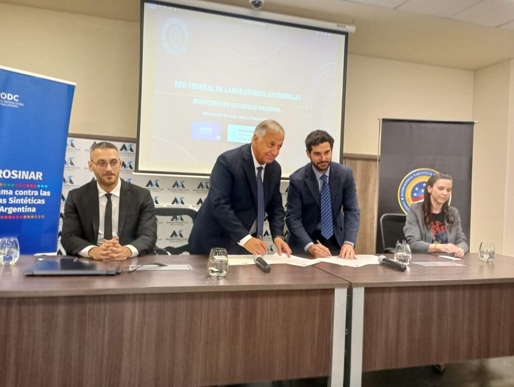 Firma del convenio de colaboración con Nación
