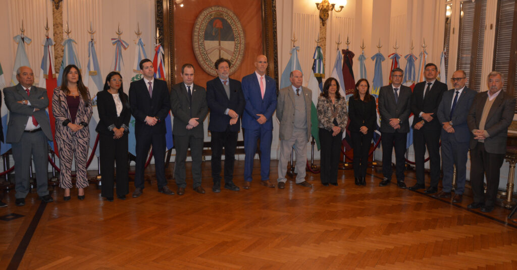 Acto protocolar en el Salón de la Bandera de Casa de Gobierno