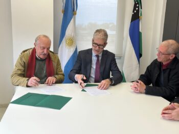 Firma del convenio con el colegio Padre Rondini