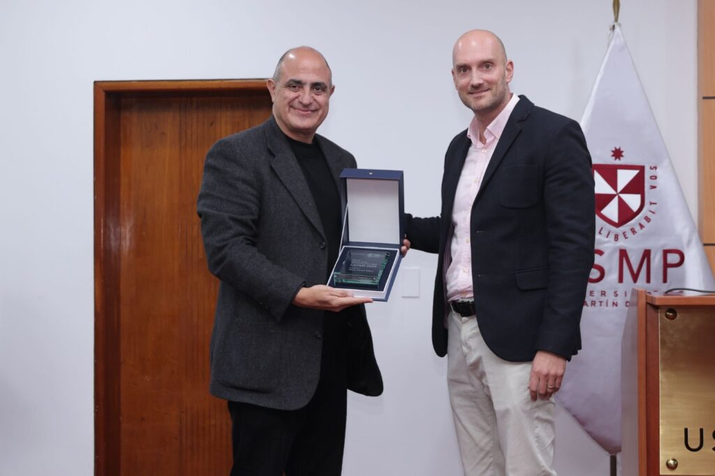 Mario Adaro fue distinguido por sus aportes a la innovación judicial