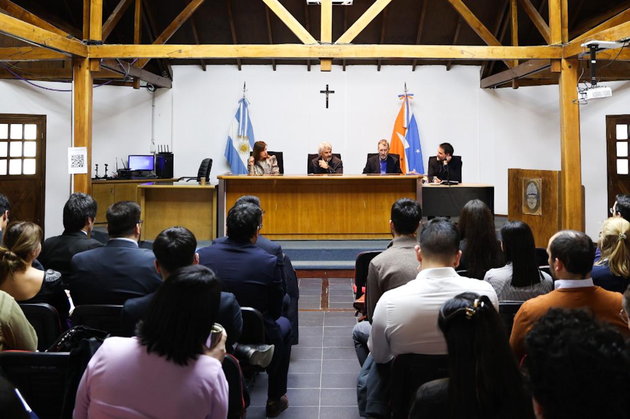 Se desarrolló en el Salón de Actos “Conrado Witthaus” 