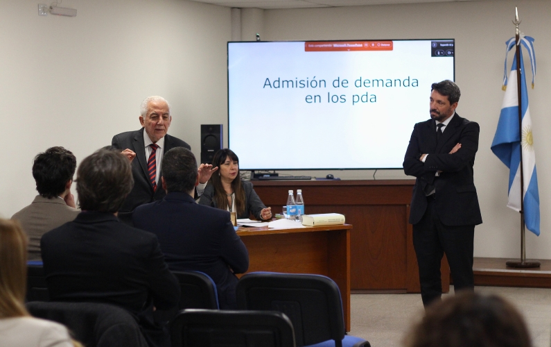 Capacitan a tribunales del interior