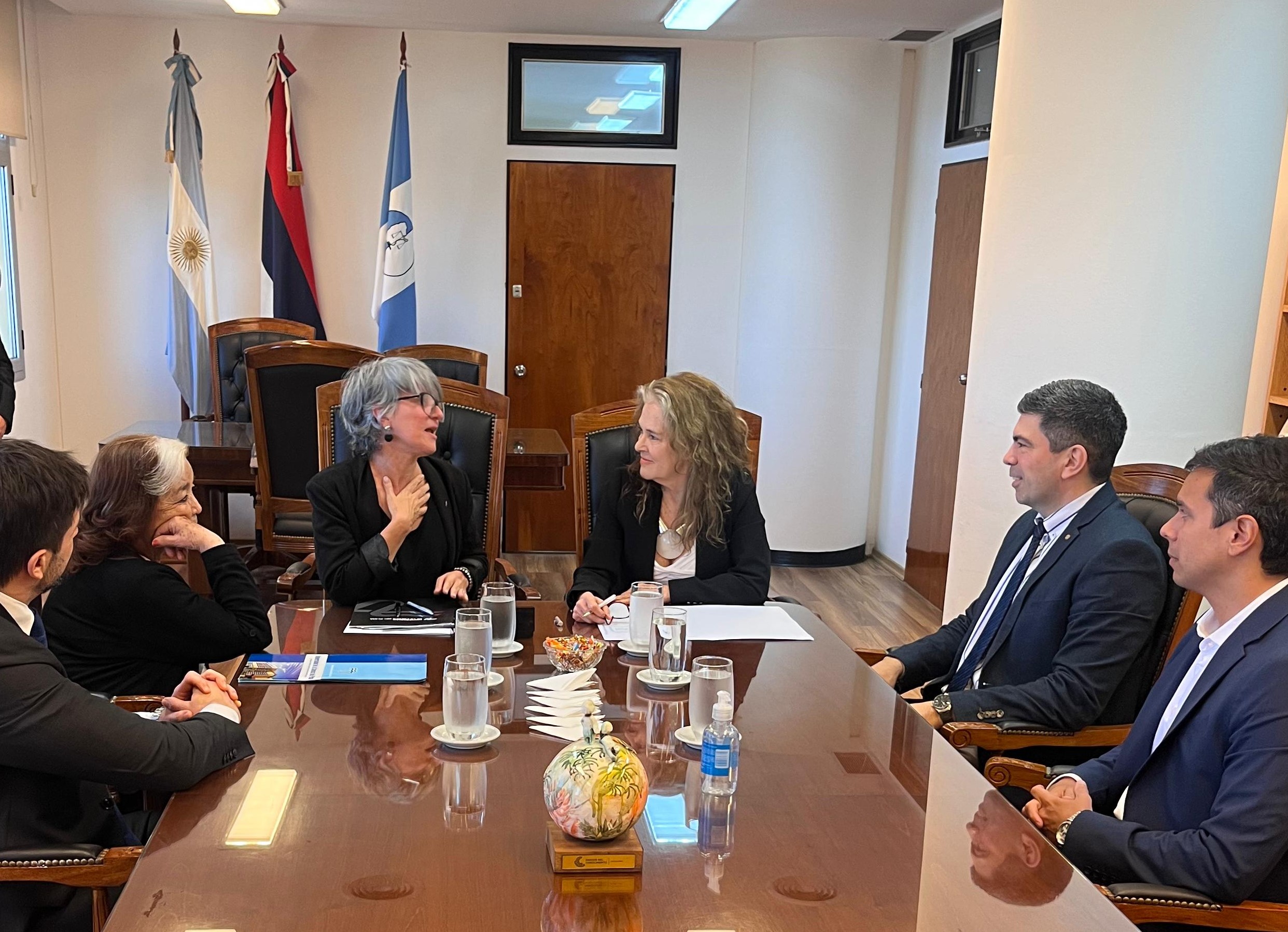 Firma de convenios con la Universidad de la Cuenca del Plata