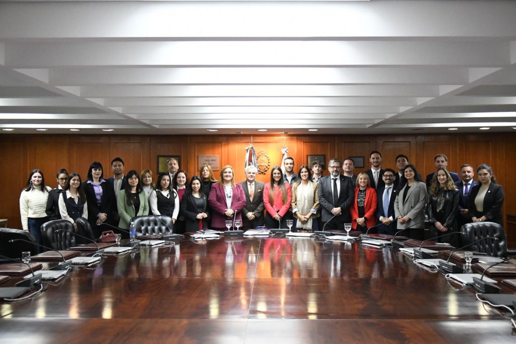 La reunión se realizó en el Salón de Plenario “Lino E. Palacio”