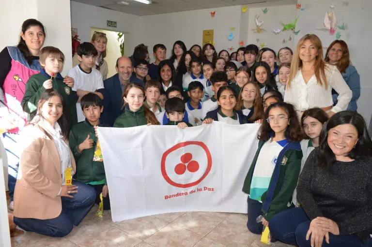 Alumnos y alumnas de sexto año del nivel primario del Colegio San Luis Gonzaga