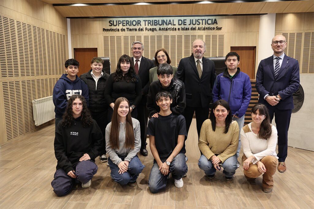 Visita de estudiantes del Colegio Dr. José María Sobral de Ushuaia