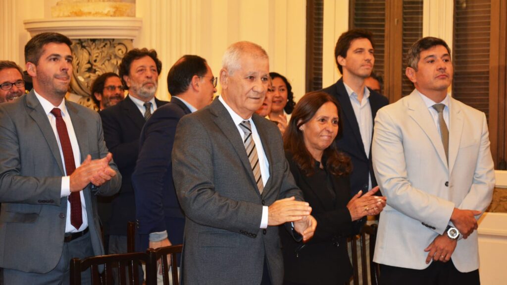 La ceremonia se realizó en el Salón de la Bandera de Casa de Gobierno