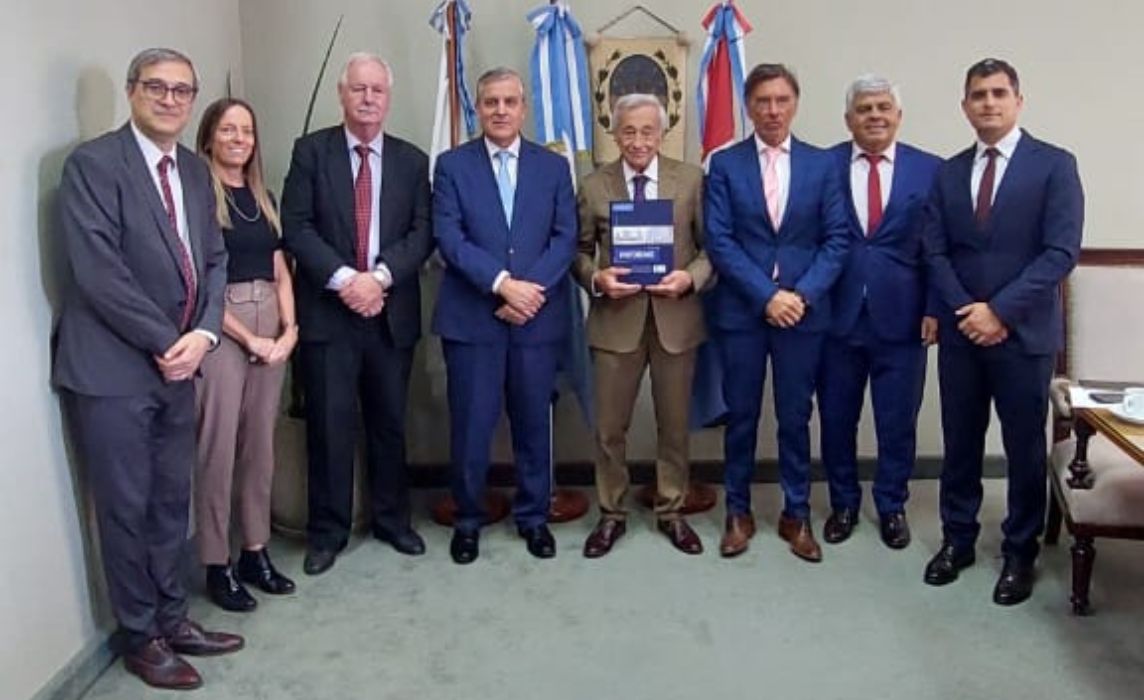 Daniel Leiva, junto con funcionarios provinciales, se reunieron en Rosario