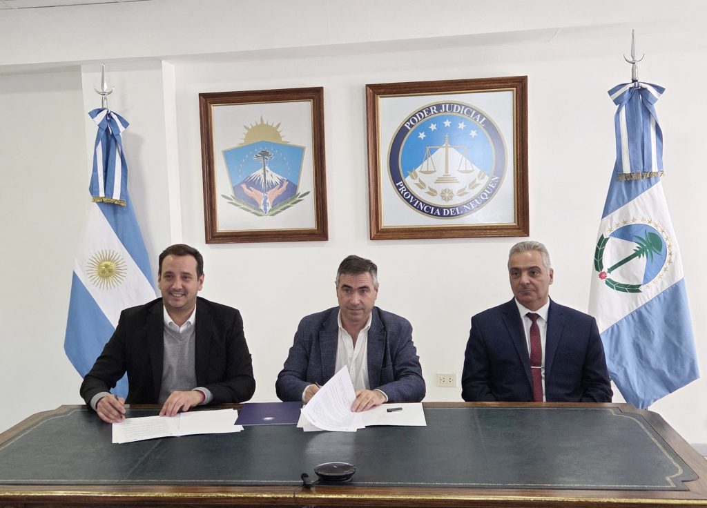 Firma del convenio con el Ministerio de Trabajo y Desarrollo Social