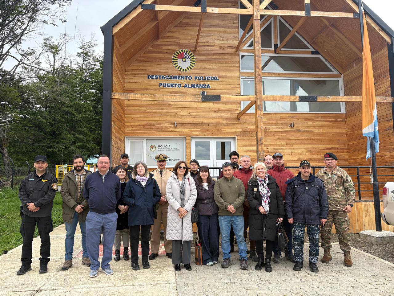 Puerto Almanza es una una pequeña localidad costera sobre el Canal de Beagle
