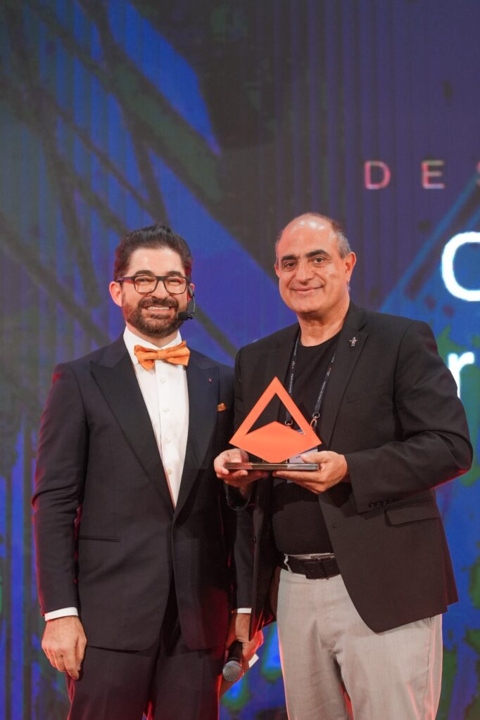 Mario Adaro recibió el premio de LIderazgo exponencial de la organización J.Ex