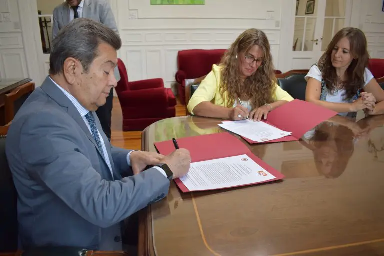 Firma de acuerdo con la Facultad de Ciencias Humanas de la UNSL