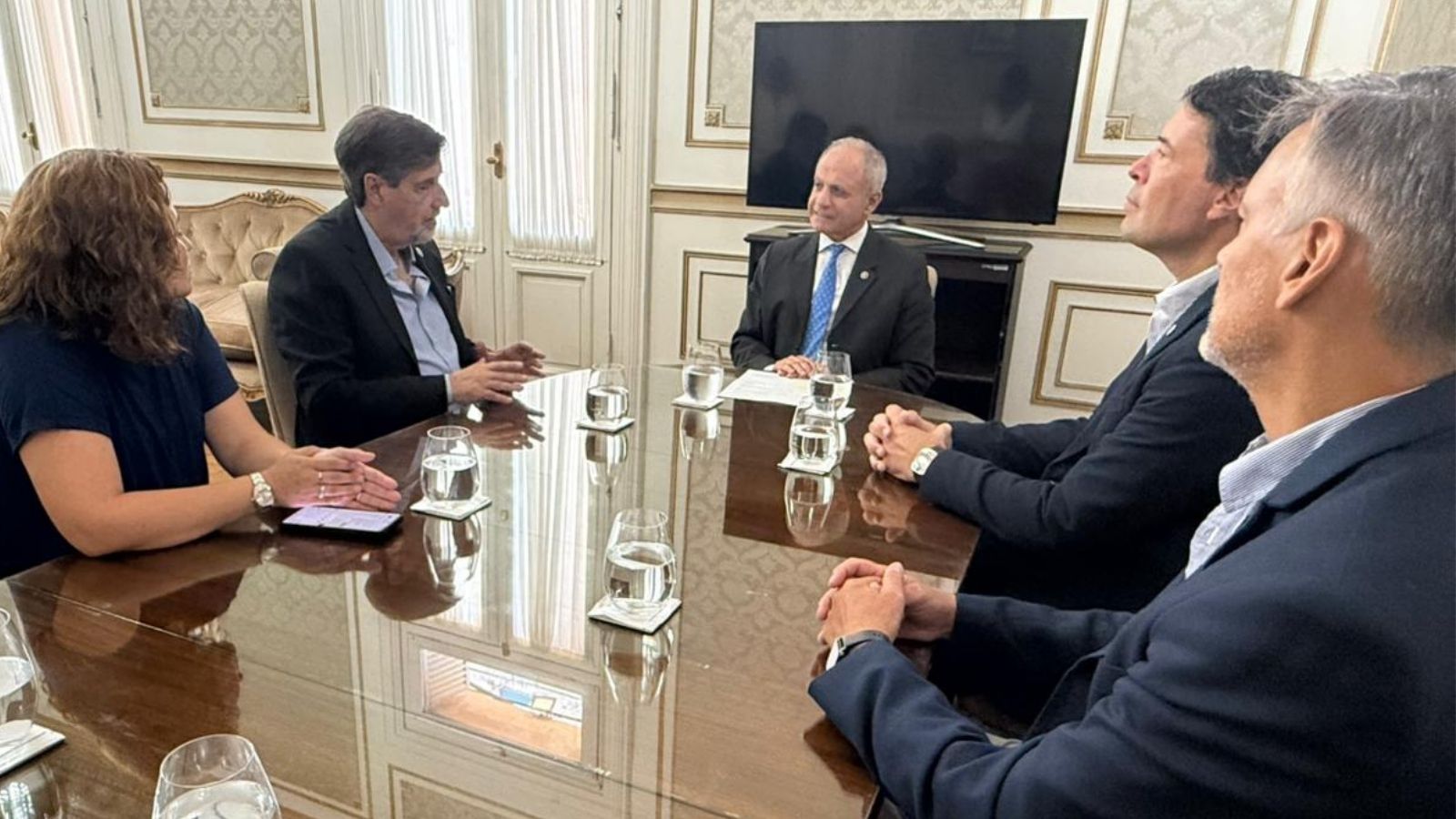 Reunión institucional