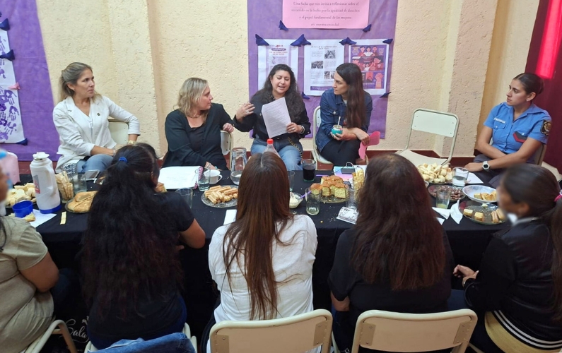 Encuentro con las internas del pabellón de mujeres.