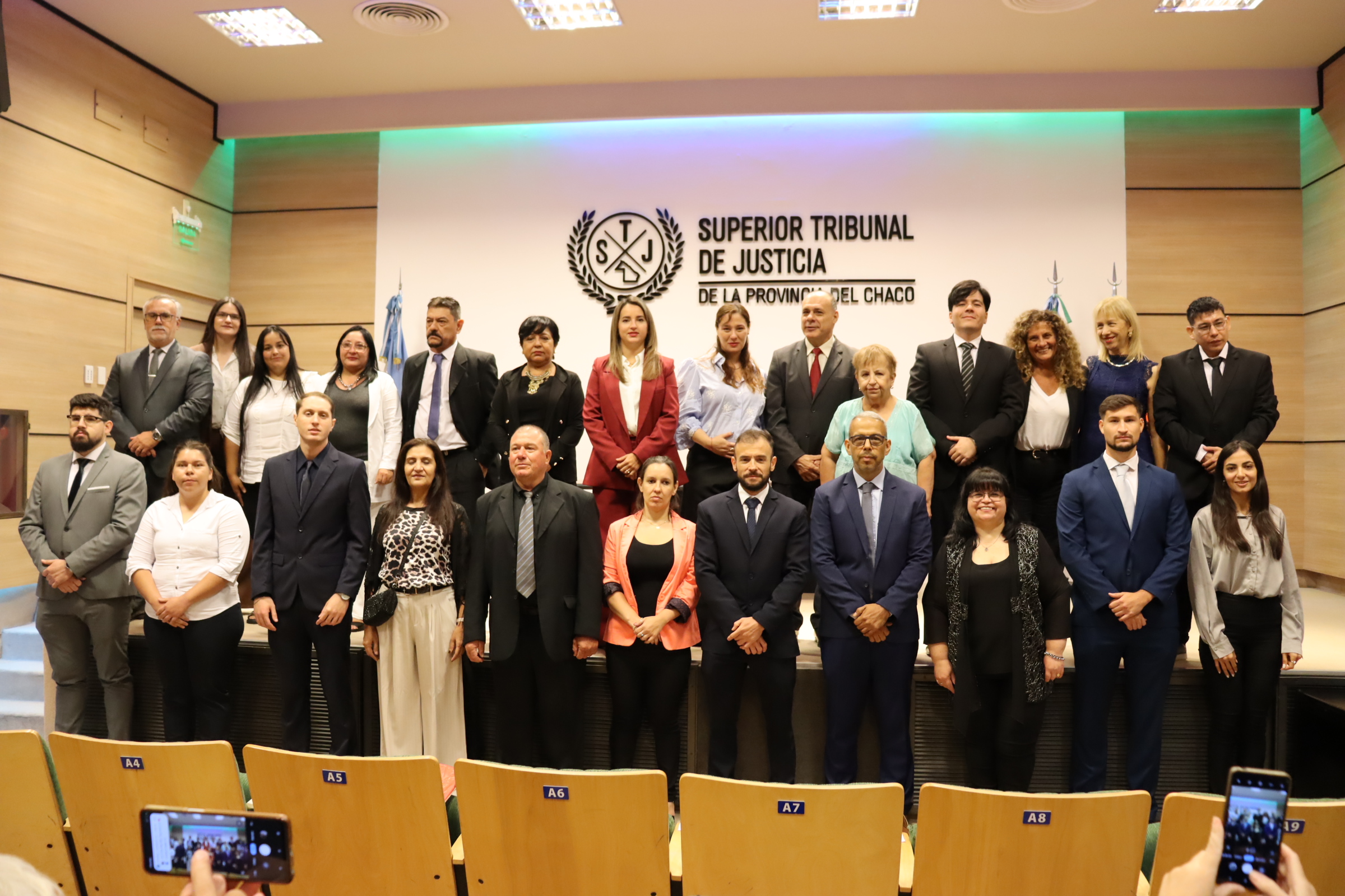 Juraron 22 abogadas y abogados