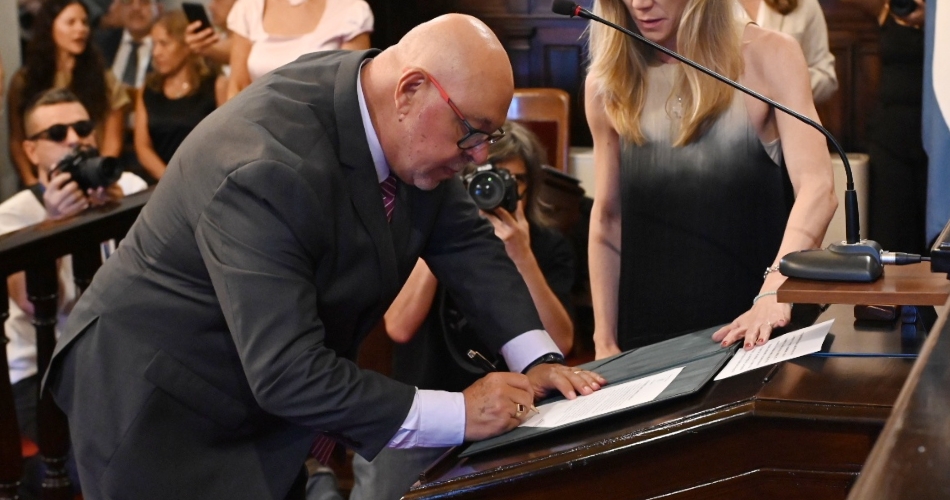 Carlos Lezcano juró como fiscal General