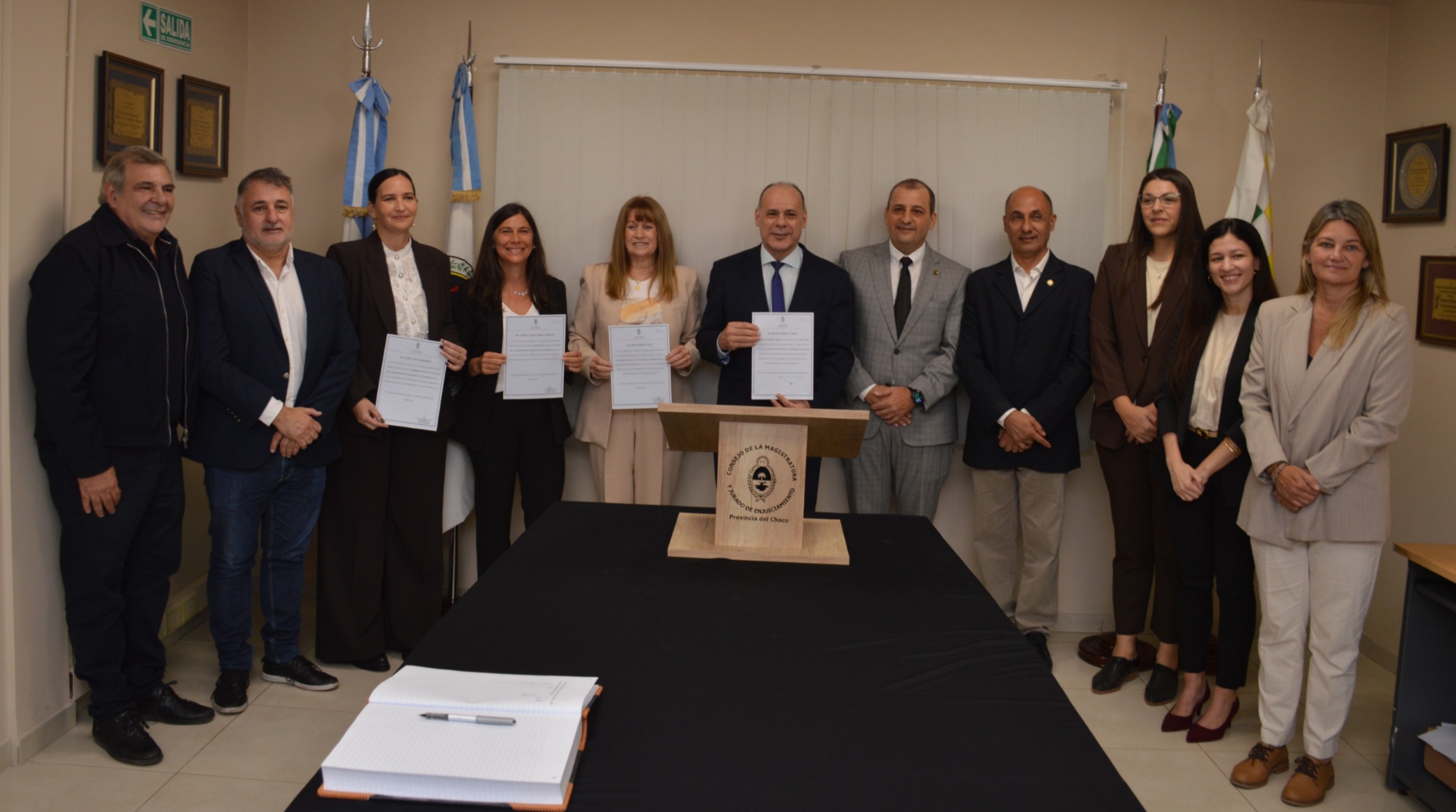 También lo hicieron miembros de la judicatura