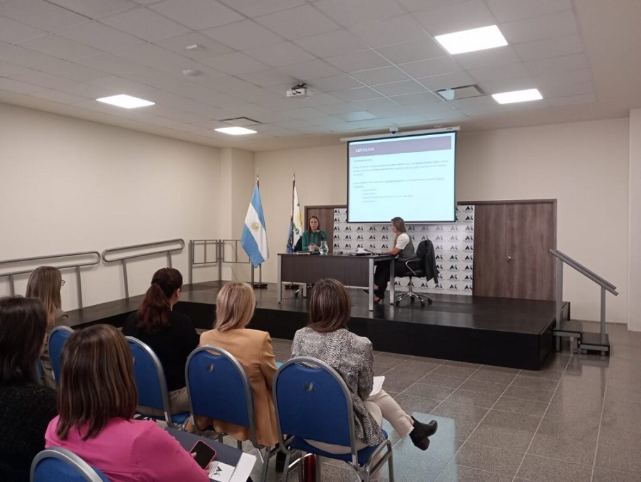 Capacitación dirigida a auxiliares administrativos, funcionariado y magistrados