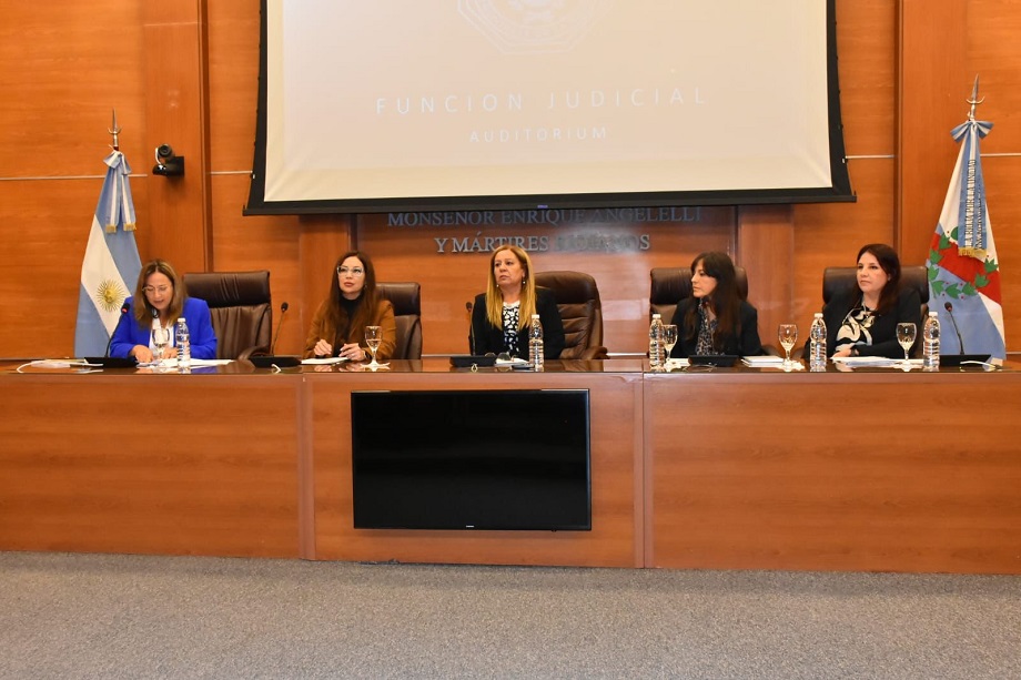 Conversatorio sobre derechos de las mujeres en el ámbito judicial