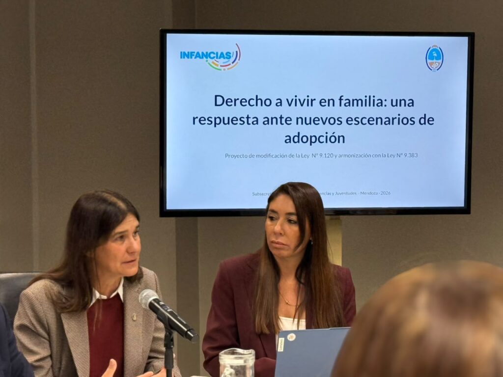  Maria Teresa Day estuvo en la Comisión de Asuntos Constitucionales 