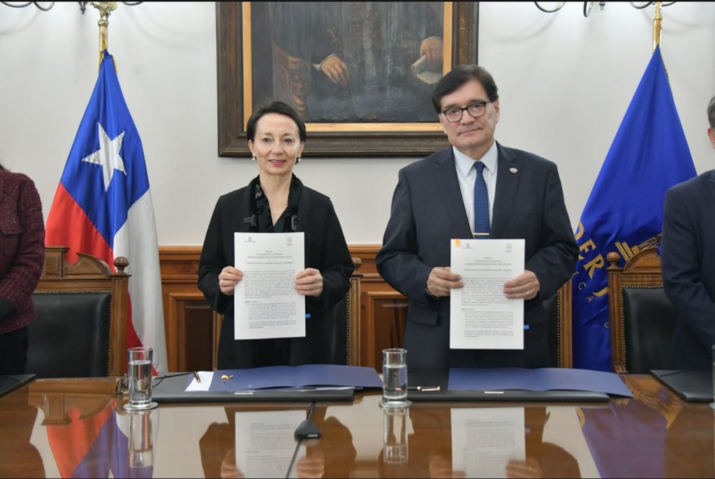 Daniel Olivares Yapur y Gloria Ana Chevesich Ruiz