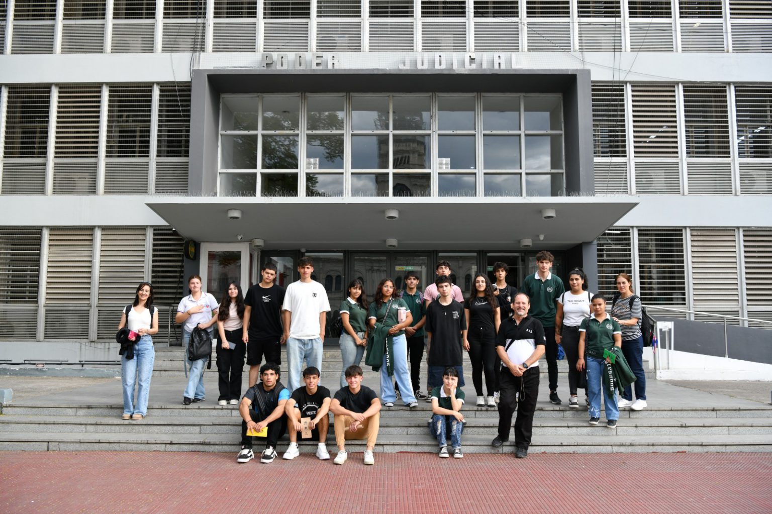 Alumnos visitaron Tribunales en Paraná