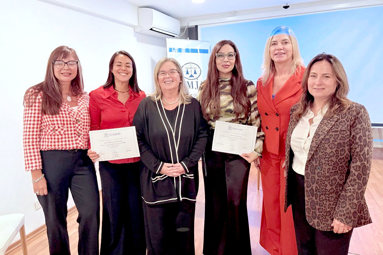 Asís con las nuevas autoridades de AMJA