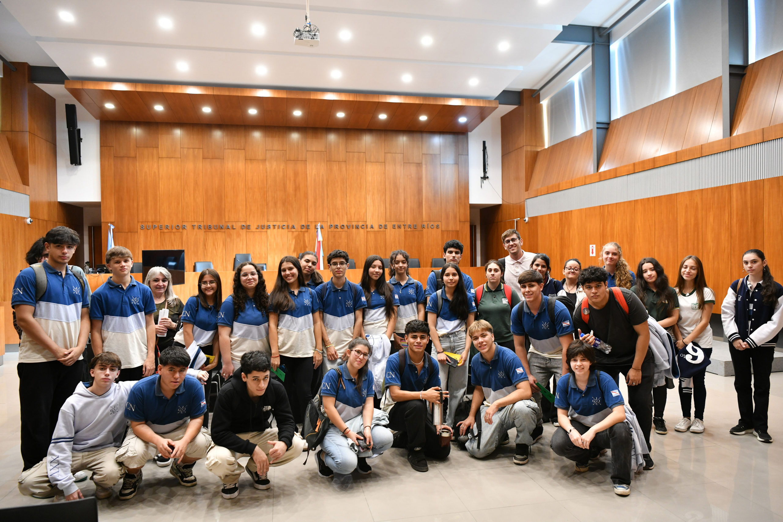 Estudiantes de 6º año de la Escuela Secundaria Nª 36
