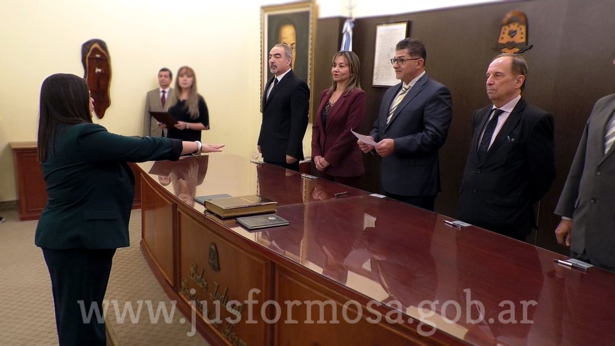 Jura de Paola Lorena Gómez