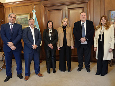 Hilda Kogan con las autoridades del Colegio de Magistrados y Funcionarios 