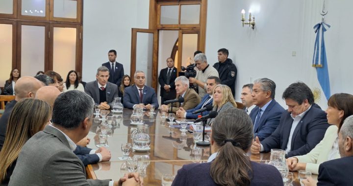 El acto se llevó a cabo en el Salón de Acuerdos de Casa de Gobierno