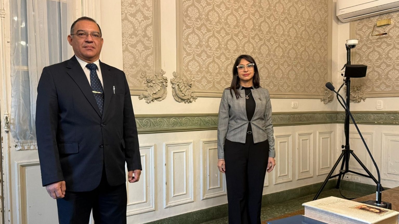 Jura en el Salón de Acuerdos del STJ