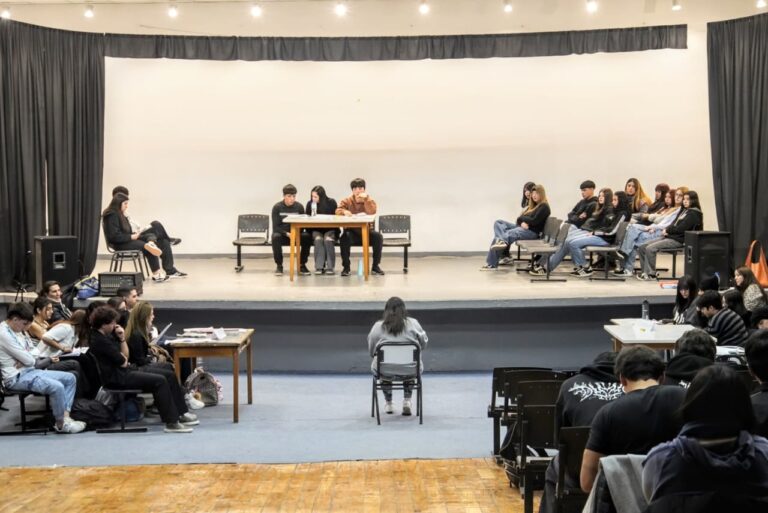 Simulacro de Juicio por Jurados en Escuelas Secundarias