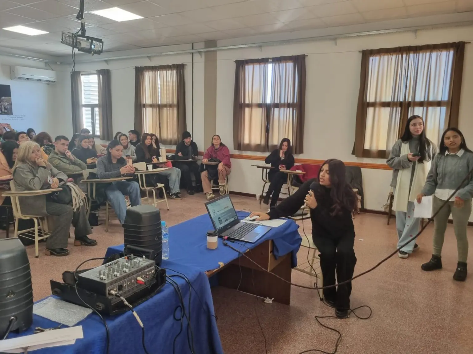 El objetivo es fortalecer la prevención de estafas digitales a personas mayores