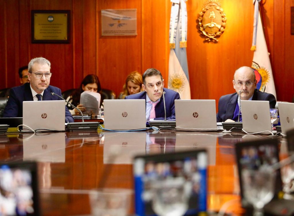 Se desarrolló en modalidad semipresencial desde la Sala “Lino E. Palacio”